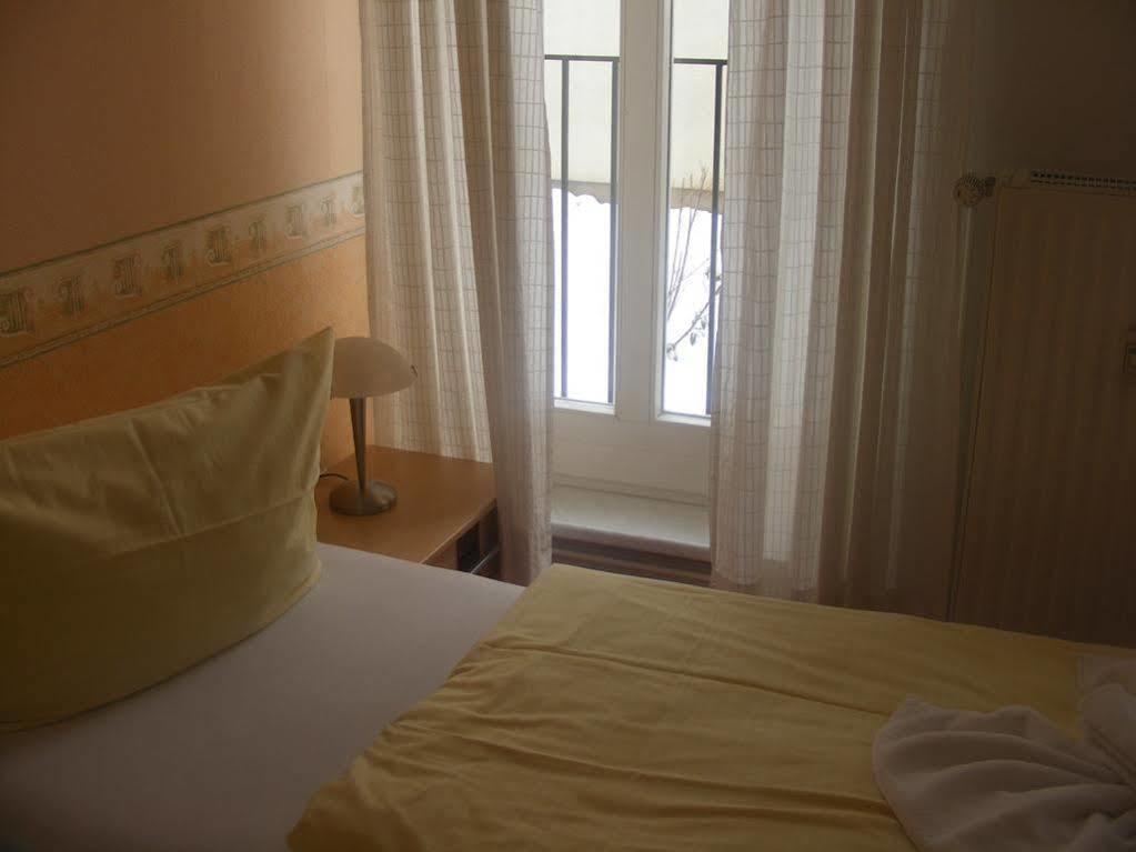 Pension Tempelhof Berlin Exterior photo